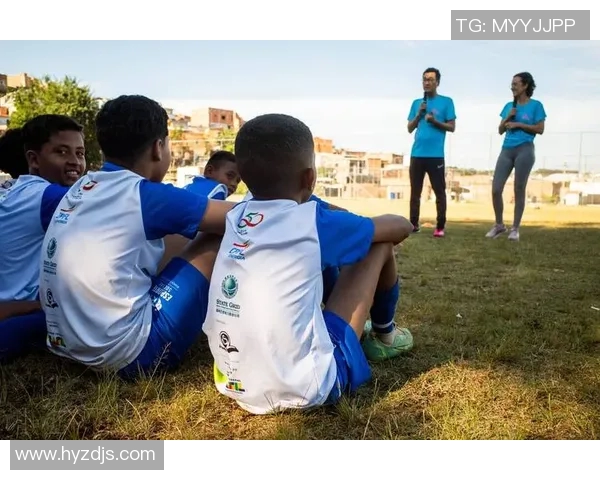 在绿茵场上与足球明星共舞的第一视角体验之旅 在绿茵场上与足球明星共舞的第一视角体验之旅